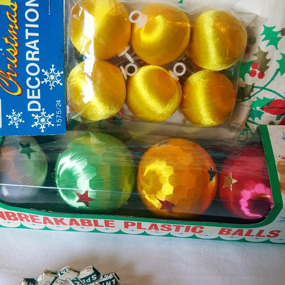 Vintage Christmas decorations. Satin balls.  Gum wrapper garland. - Picture 9 of 9